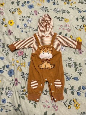 Giraffe Applique Hooded Baby Romper in Rust & Cream Stripes